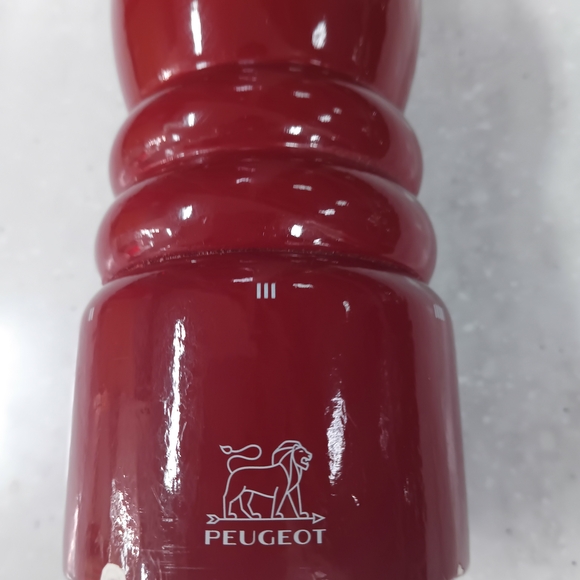 Red Pepper Grinder - Picture 3 of 3